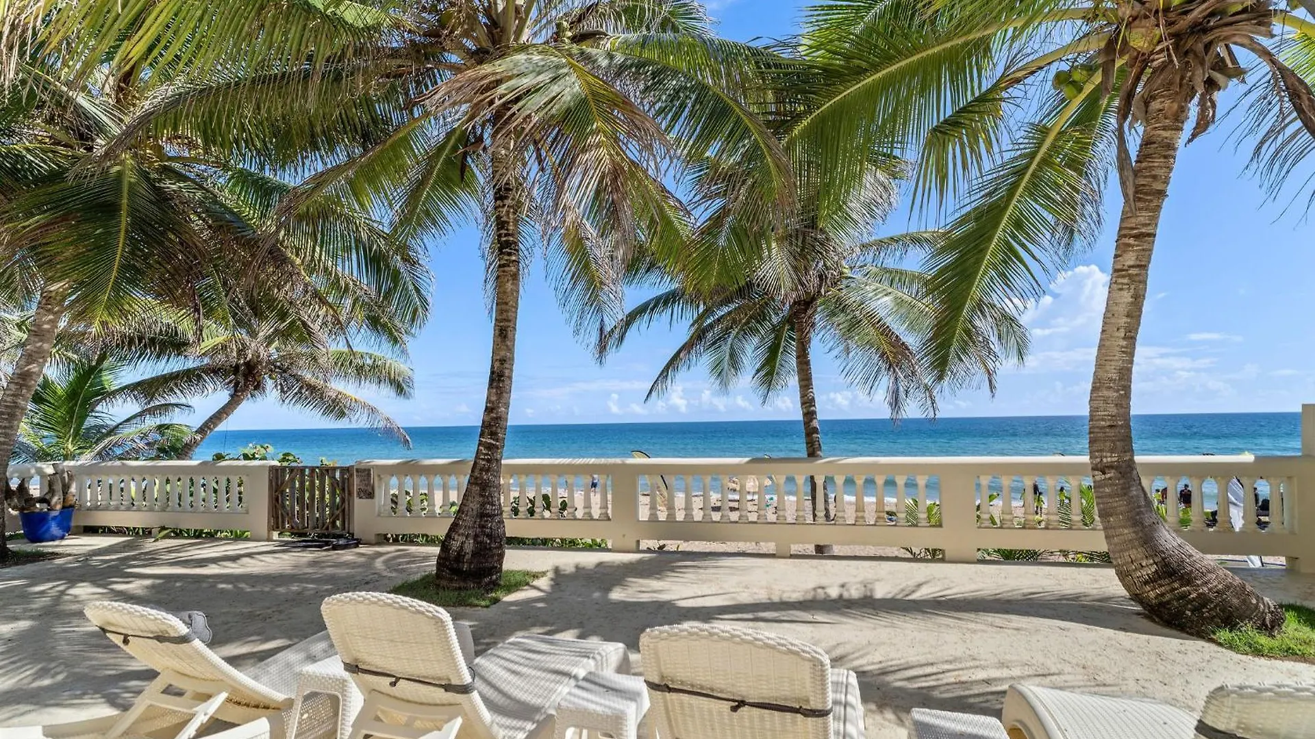 Sandy Beach Villa - Spectacular Setting On The Beach location